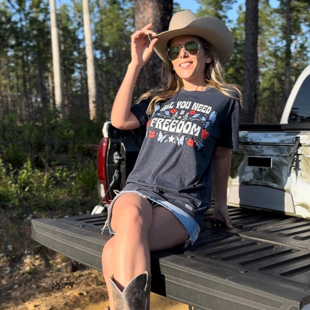 Women's Freedom Boyfriend Fit T-Shirt - Midnight Navy
